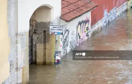 Áo đóng cửa sông Danube khi lũ lụt chết người lan khắp Trung Âu