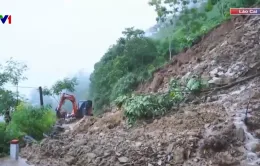 Mưa lớn kéo dài gây sạt lở tại Lào Cai, một số tuyến đường bị chia cắt