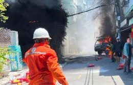 Cháy liên hoàn giữa khu dân cư ở Đà Nẵng