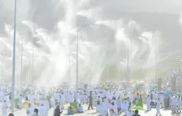 Saudi Arabia lắp máy phun sương cho người hành hương Haji