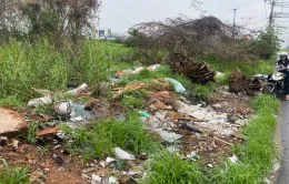 TP Hồ Chí Minh: "Nở rộ" bãi rác tự phát ngay gần nút giao trọng điểm của TP Thủ Đức