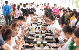 Hà Nội: Hàng nghìn "suất ăn yêu thương” tiếp sức cho thí sinh tại huyện Ứng Hòa