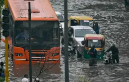 Thủ đô New Delhi (Ấn Độ) chìm trong biển nước sau trận mưa kỷ lục