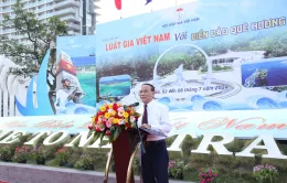 Khai mạc Tuần lễ trưng bày ảnh “Luật gia Việt Nam với biển, đảo quê hương”