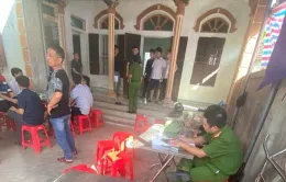 Nghi án chồng khoá cửa đâm chết vợ rồi tự sát
