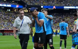 Sau Pedri, Barcelona tiếp tục đón tin dữ từ Ronald Araujo