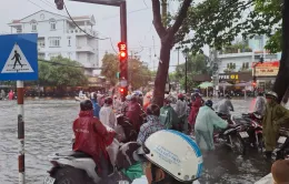 Kiên Giang: TP Rạch Giá ngập sâu sau cơn mưa lớn kéo dài