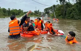 TP Phú Quốc: Hỗ trợ người dân ứng phó mưa lớn gây lũ lụt cục bộ