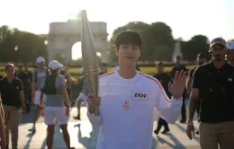 Jin (BTS) chia sẻ cảm xúc sau Lễ rước đuốc Olympic Paris 2024