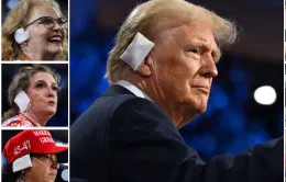 Trào lưu đeo băng tai y tế ủng hộ ông Trump