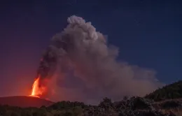 Sân bay Catania (Italy) tạm dừng các chuyến bay do ảnh hưởng của tro bụi núi lửa Etna