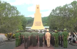 Lãnh đạo Bộ Công an dâng hương tri ân các anh hùng, liệt sĩ tại khu di tích An ninh khu 5