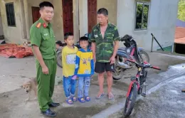 Hai cháu bé đi lạc 70 km được công an giúp đưa về nhà