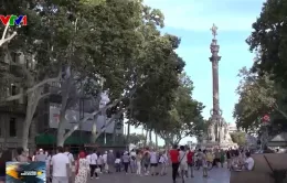 Barcelona "quay lưng" với khách du lịch do giá nhà tăng cao