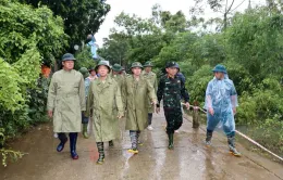 Phó Thủ tướng Lê Thành Long thăm người dân vùng "rốn lũ" của Hà Nội