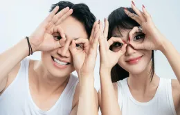 Việt Anh tình tứ bên bạn diễn kém tuổi