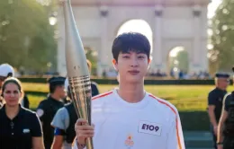 Jin (BTS) có khoảnh khắc rước đuốc Olympic xuất sắc nhất