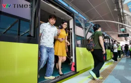 Người dân Thủ đô háo hức trải nghiệm metro Nhổn - ga Hà Nội