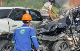 Những người hùng lao vào cứu tài xế mắc kẹt trong vụ tai nạn ở cầu Phú Mỹ