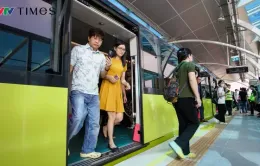 Hơn 14.000 khách đi metro Nhổn - Ga Hà Nội trong ngày đầu vận hành