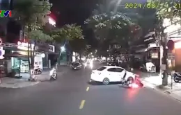 Xe máy phóng nhanh vượt ẩu, thiếu quan sát gây tai nạn
