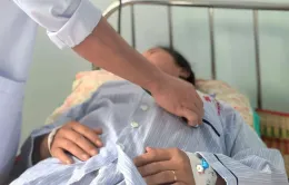 Cô gái rơi vào hôn mê do viêm màng não