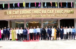 Tổng thống Guinea-Bissau thăm Viện Cây lương thực và Cây thực phẩm tại Hải Dương