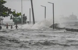 Philippines tìm kiếm 15 ngư dân mất tích trên biển do bão Yagi