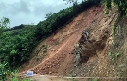 Nhiều tuyến đường ở Yên Bái sạt lở sau mưa lớn, giao thông ách tắc
