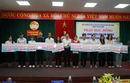 Đà Nẵng: Trao học bỗng cho học sinh nghèo vượt khó