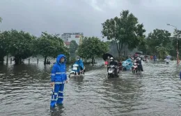 Hà Nội: Hạn chế phương tiện qua đường 70 đoạn Hà Đông do ngập sâu