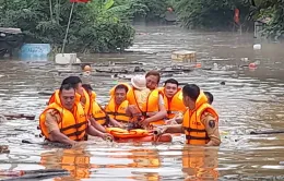 Tuyên Quang: Hàng nghìn cán bộ, chiến sĩ công an hỗ trợ người dân vùng lũ