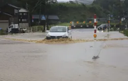 Nhiều khu vực tại Trung Quốc, Nhật Bản, Hàn Quốc "oằn mình" chống lũ lụt