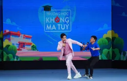 Nghệ sỹ Trung Ruồi dụ dỗ MC Hồng Phúc trong gameshow Trường học không ma túy mùa 2