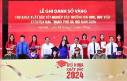 Ghi danh sổ vàng 100 thủ khoa xuất sắc Thủ đô Hà Nội