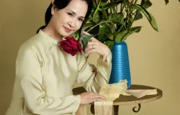 NSND Lan Hương hóa thân làm phụ nữ trong tranh