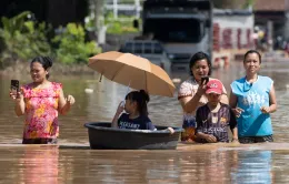 Lũ quét nhấn chìm Chiang Mai, Thái Lan