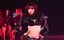 Lisa (BLACKPINK) mở màn show diễn nội y Victoria’s Secret