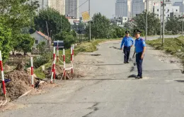 Hà Nội: Hạn chế phương tiện lưu thông qua khu vực đê tả Đáy bị sạt lở