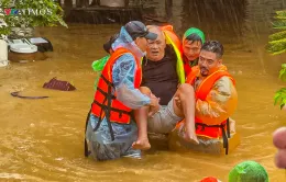 Nghĩa đồng bào giữa tâm lũ tại Quảng Bình