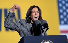 Phó Tổng thống Kamala Harris kêu gọi cử tri đưa nước Mỹ "lật sang trang mới"