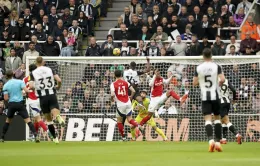 Arteta và Saliba thẳng thừng phê bình Arsenal sau trận thua đau đớn trước Newcastle!