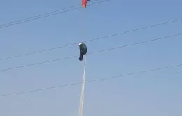 Đề nghị xử lý nghiêm người đàn ông nhảy dù mắc vào đường điện cao thế