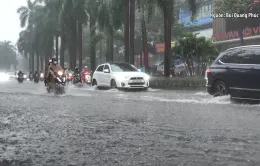 TP Hồ Chí Minh mưa trắng trời gây ngập úng