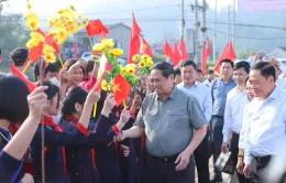 Thủ tướng chung vui Ngày hội Đại đoàn kết cùng đồng bào các dân tộc tỉnh Lạng Sơn