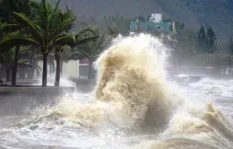 Bão Man-yi mạnh lên thành siêu bão, gió giật trên cấp 17