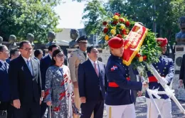 Thủ tướng tưởng niệm lãnh đạo lập quốc và hội đàm với Tổng thống Cộng hòa Dominica