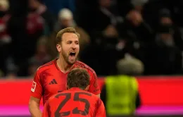 Harry Kane lập hat-trick, Bayern Munich thắng đậm trên sân nhà