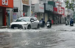 Trung Bộ mưa lớn, cảnh báo sạt lở đất, lũ lên