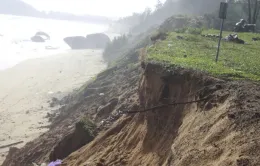 Hơn 1.000 km bờ biển miền Trung sạt lở nghiêm trọng